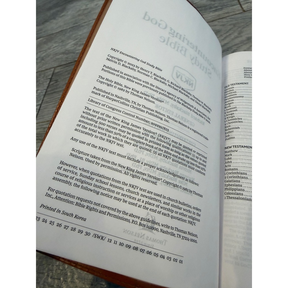 Thomas Nelson Encountering God Study Bible NKJV Leathersoft Indexed Gold Foil - Picture 11 of 14